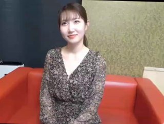 美女擦玻璃骚逼女友宇宇口完给我上位穿长筒袜上位